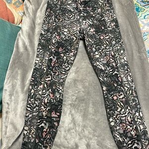 Athleta  7/8 Ultimate Stash Tight with side pockets